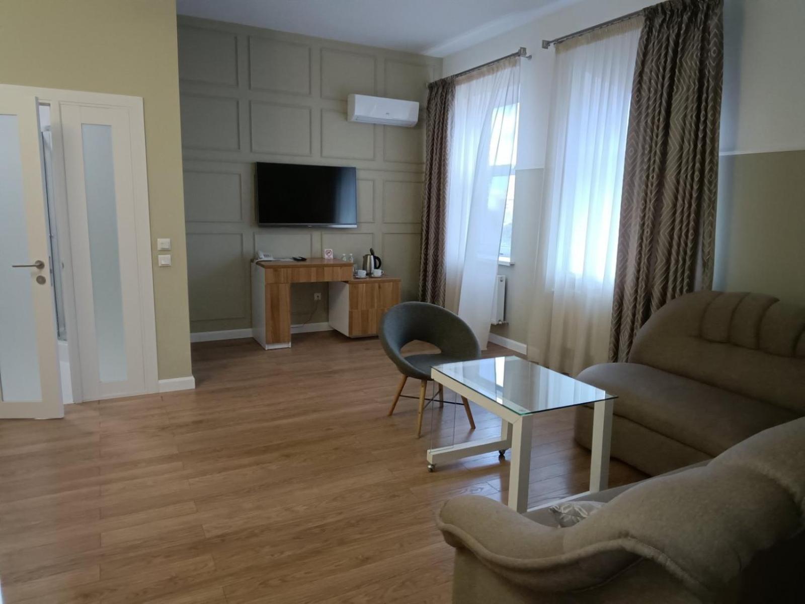 Gosudar Hotel Kropywnycki Zewnętrze zdjęcie